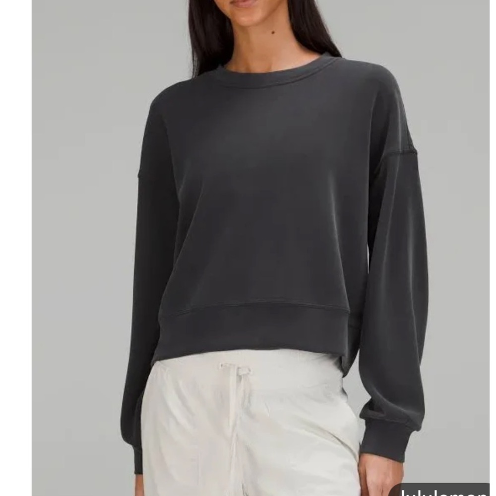 Lululemon Ladies Size 4 Black Softstreme Crop Top
